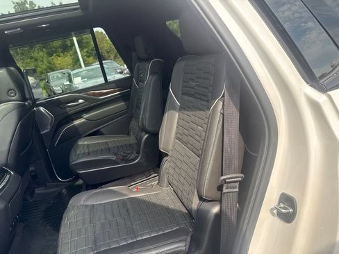 Used 2022 Cadillac Escalade Sport Platinum w/ LPO, ONYX Package AWD/4WD image 14