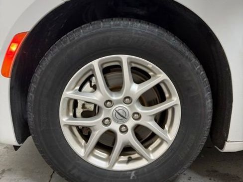 Used 2023 Chrysler Pacifica Touring-L FWD image 12
