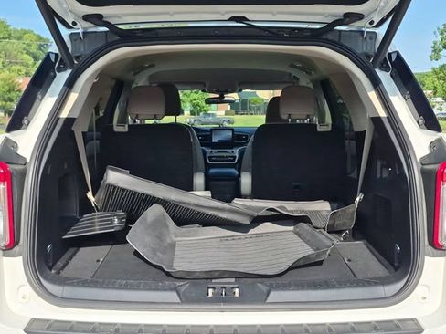 Used 2023 Ford Explorer XLT w/ Equipment Group 202A AWD/4WD image 32