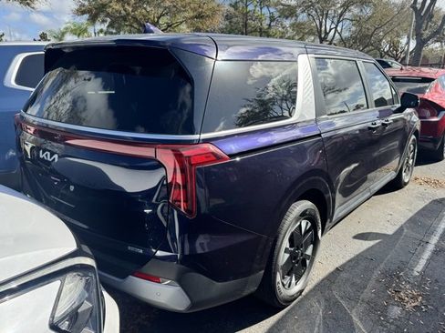 Certified 2025 Kia Carnival LXS image 6