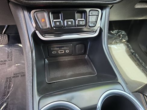 Used 2021 GMC Terrain SLT AWD/4WD image 16