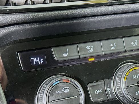 Used 2024 Volkswagen Taos SE image 27