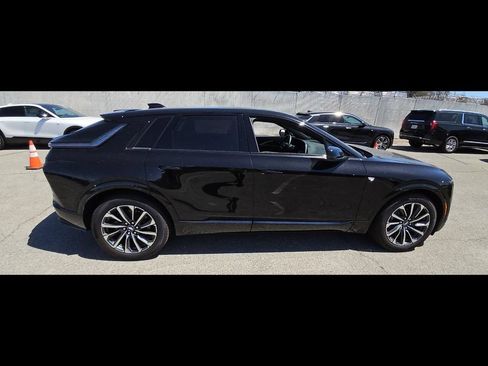 Used 2025 Cadillac Lyriq Sport AWD/4WD image 10