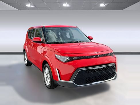 Used 2025 Kia Soul LX w/ LX Technology Package FWD image 7