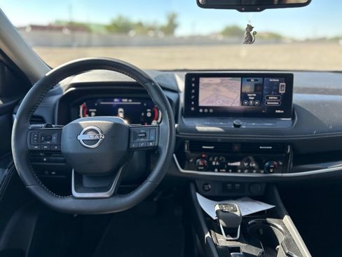 Used 2026 Nissan Rogue SL FWD image 17