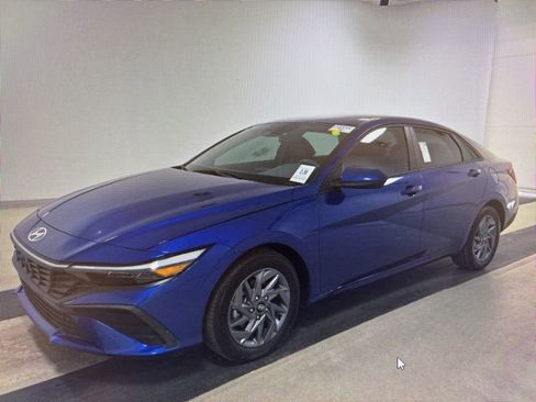 Used 2024 Hyundai Elantra SEL image 1