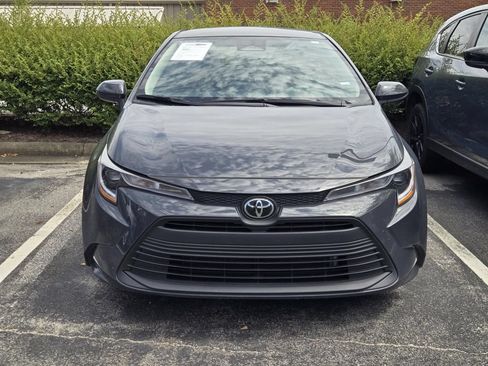 Used 2025 Toyota Corolla LE FWD image 2