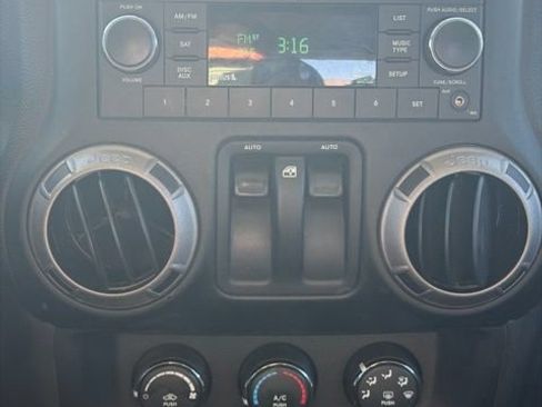 Used 2013 Jeep Wrangler Sport AWD/4WD image 14