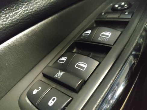 Used 2019 Jeep Cherokee Latitude Plus FWD image 27