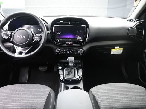 Used 2025 Kia Soul EX FWD image 9