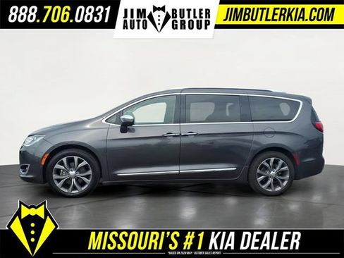 Used 2019 Chrysler Pacifica Limited w/ Advanced Safetytec Group FWD image 4