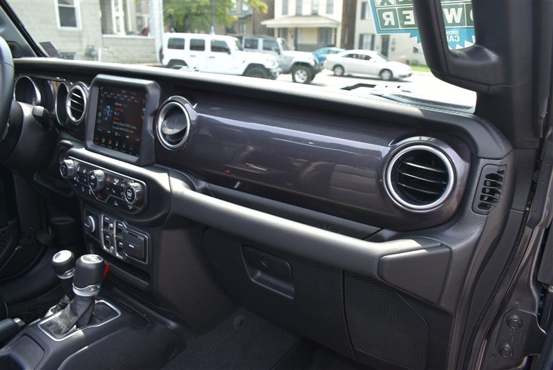 Used 2021 Jeep Wrangler Unlimited Sahara AWD/4WD image 29