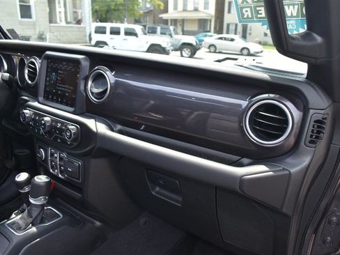 Used 2021 Jeep Wrangler Unlimited Sahara AWD/4WD image 29