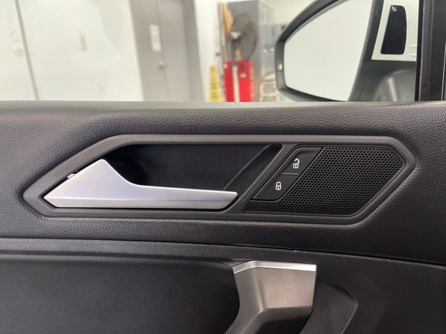 Used 2021 Volkswagen Tiguan SE w/ Panoramic Sunroof Package AWD/4WD image 29