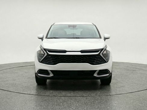 Used 2025 Kia Sportage LX image 2