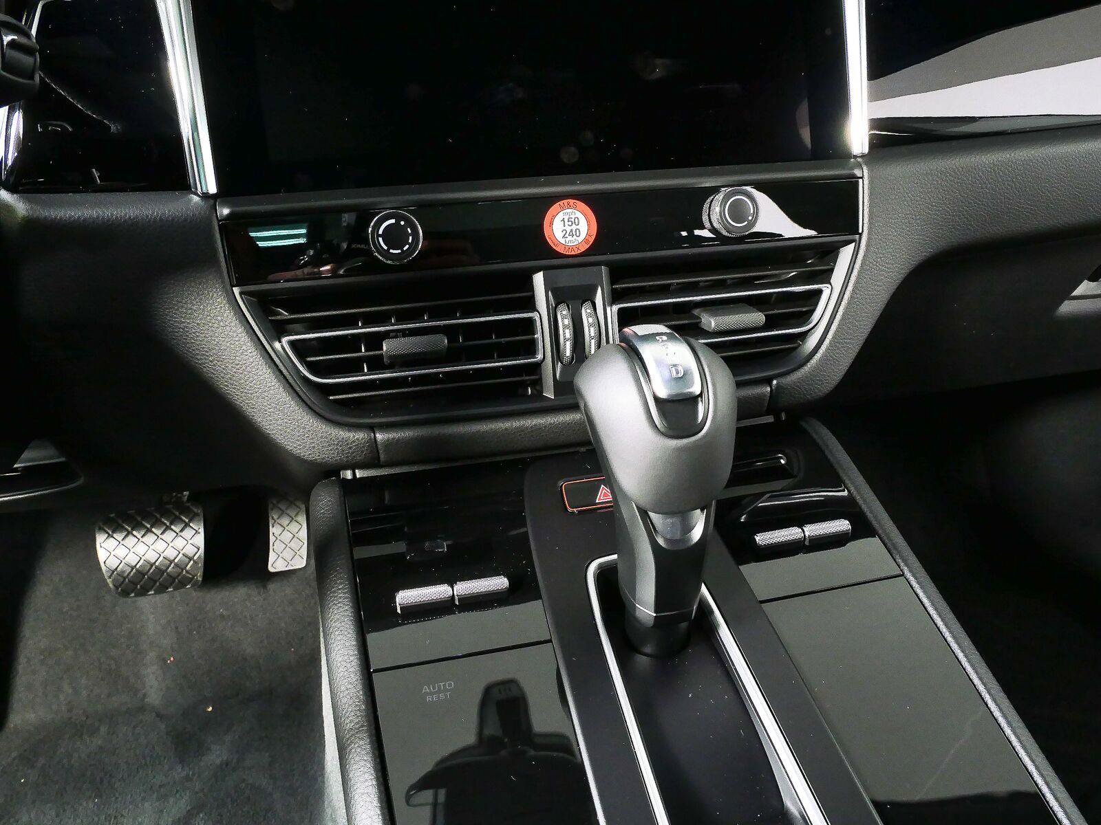 New 2026 Porsche Macan Turbo AWD/4WD image 17