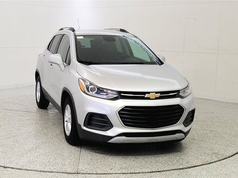 Used 2019 Chevrolet Trax LT w/ LT Convenience Package FWD image 2