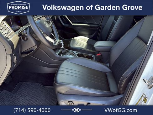 Used 2023 Volkswagen Tiguan SE w/ Panoramic Sunroof Package FWD image 14