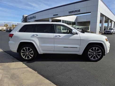 Used 2017 Jeep Grand Cherokee Overland image 3