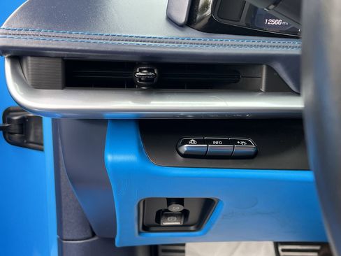 Used 2021 Chevrolet Corvette Stingray Premium Conv w/ 3LT RWD image 17