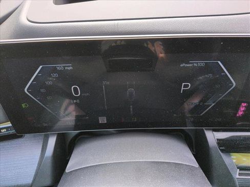 Used 2025 BMW i5 eDrive40i w/ Premium Package image 11