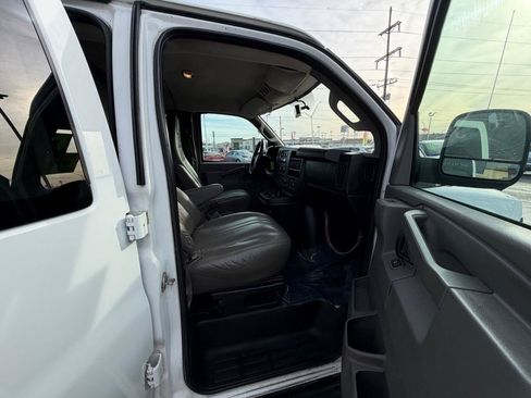 Used 2017 Chevrolet Express 3500 LS RWD image 8