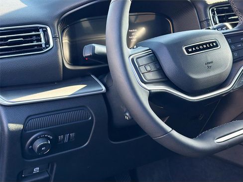 Used 2025 Jeep Wagoneer Series II image 10