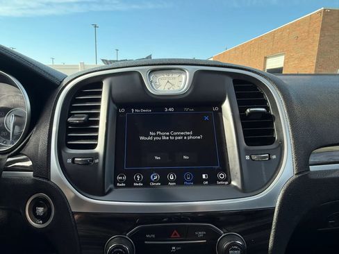 Used 2019 Chrysler 300 Touring RWD image 33