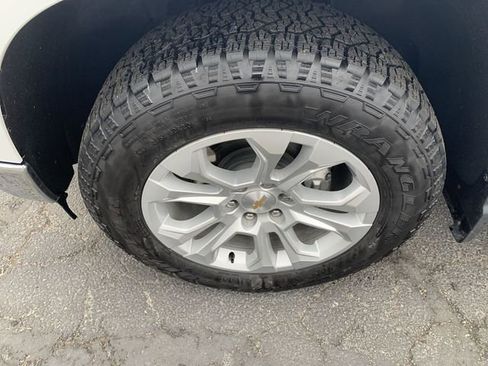 Certified 2025 Chevrolet Silverado 1500 LTZ AWD/4WD image 33