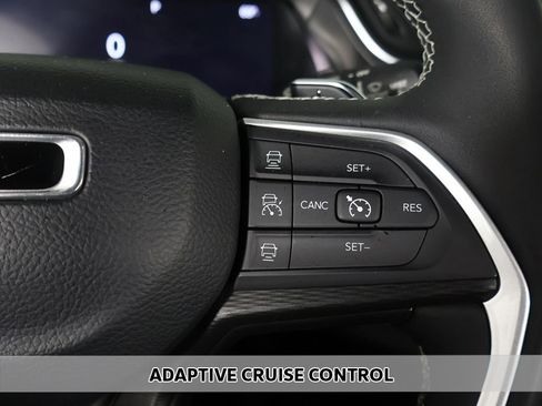 Used 2023 Jeep Grand Cherokee L Laredo AWD/4WD image 4