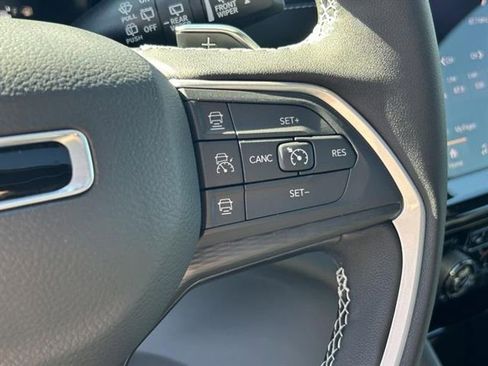 New 2025 Jeep Grand Cherokee Altitude image 13