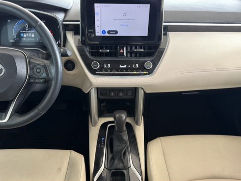 Used 2024 Toyota Corolla Cross XLE w/ Convenience Package AWD/4WD image 8