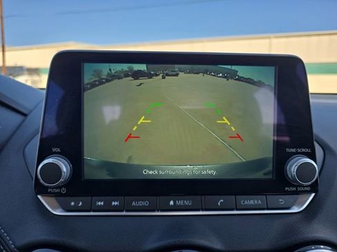 Used 2024 Nissan Sentra SV image 9