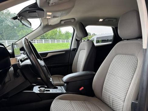 Used 2022 Ford Escape SE w/ SE Sport Appearance Package FWD image 4