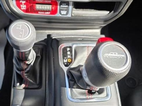 Used 2021 Jeep Gladiator Rubicon AWD/4WD image 22
