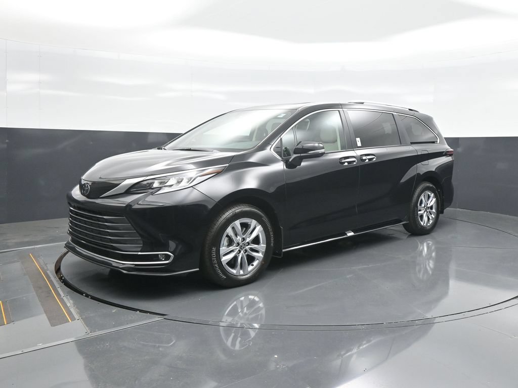 Used 2026 Toyota Sienna Limited FWD image 3
