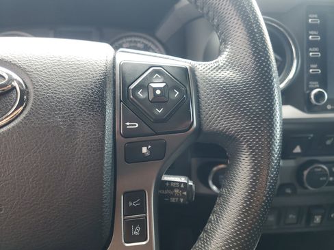 Used 2021 Toyota Tacoma TRD Off-Road w/ TRD Premium Off Road Package AWD/4WD image 19