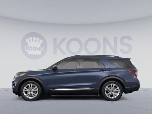Used 2022 Ford Explorer XLT AWD/4WD image 2