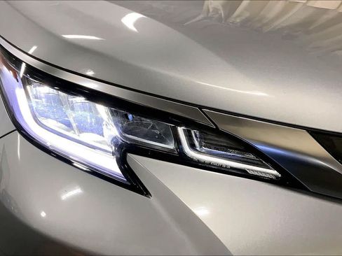Used 2024 Toyota Sienna Limited AWD/4WD image 27