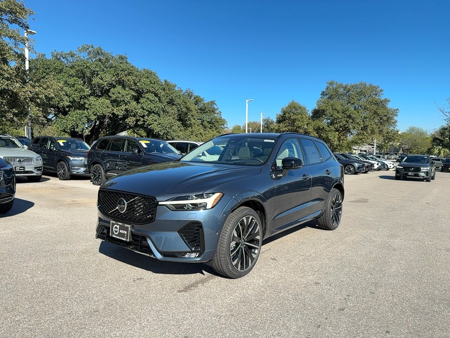 Used 2026 Volvo XC60 B5 Ultra w/ Protection Package Premier AWD/4WD image 2