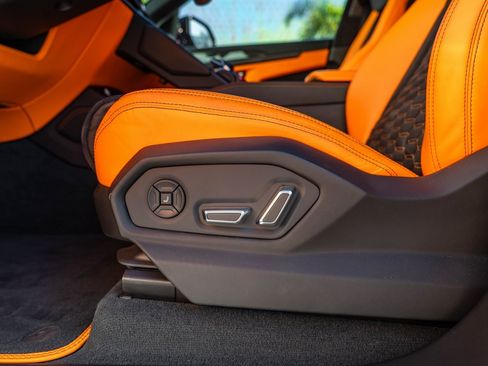 Used 2022 Lamborghini Urus image 19