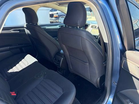 Used 2018 Ford Fusion SE w/ Fusion SE Technology Package FWD image 21