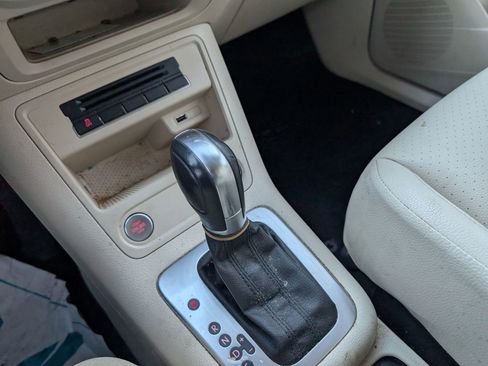 Used 2016 Volkswagen Tiguan S image 22