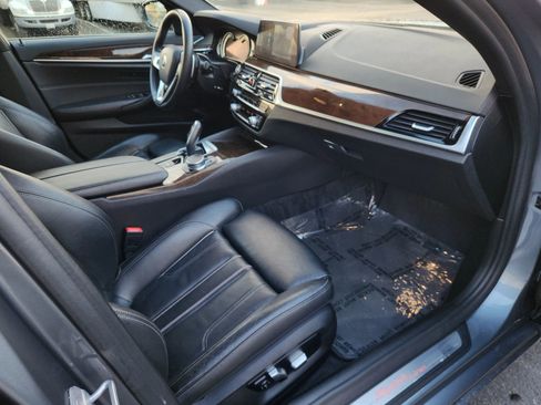 Used 2018 BMW 530i xDrive w/ Premium Package image 19