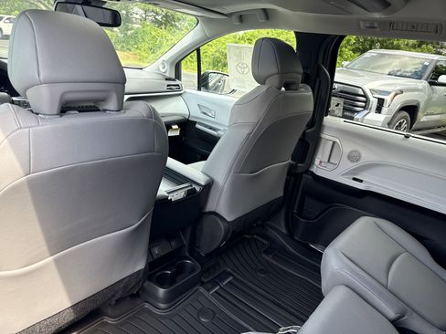 New 2025 Toyota Sienna XLE image 26