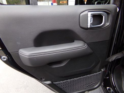 Used 2023 Jeep Gladiator Overland w/ Cold Weather Group image 73