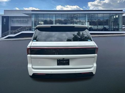 New 2026 Lincoln Navigator Reserve w/ Jet Appearance Package AWD/4WD image 7