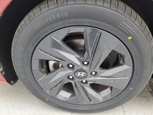 Used 2023 Hyundai Elantra SEL FWD image 31