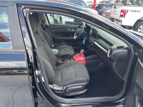 Used 2020 Kia Forte FE 4dr Sedan 6M image 13