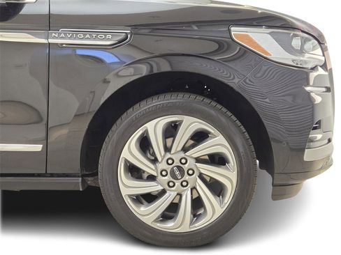Used 2024 Lincoln Navigator L 4WD image 8